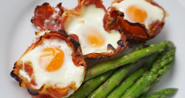 proscuitto cups with eggs and asparagus
