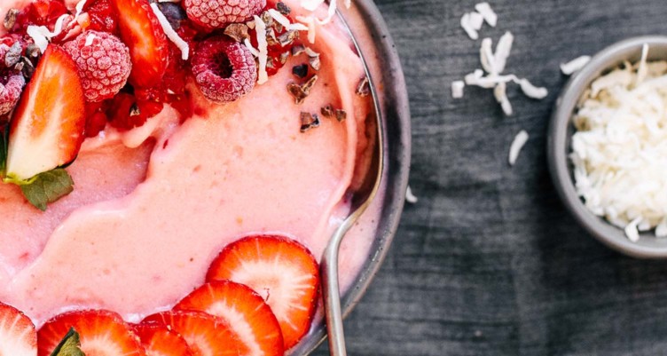 berry smoothie bowl